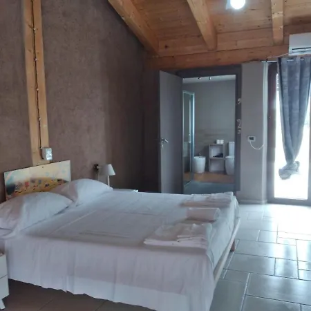 Affittacamere La Casa Di Paglia Girasole