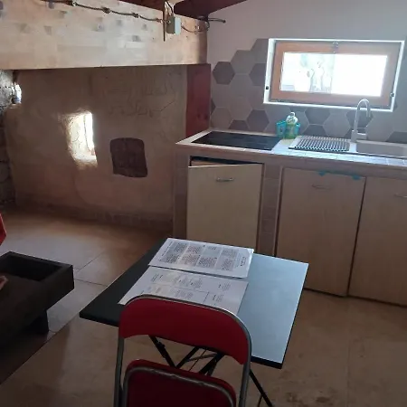 Affittacamere La Casa Di Paglia Girasole